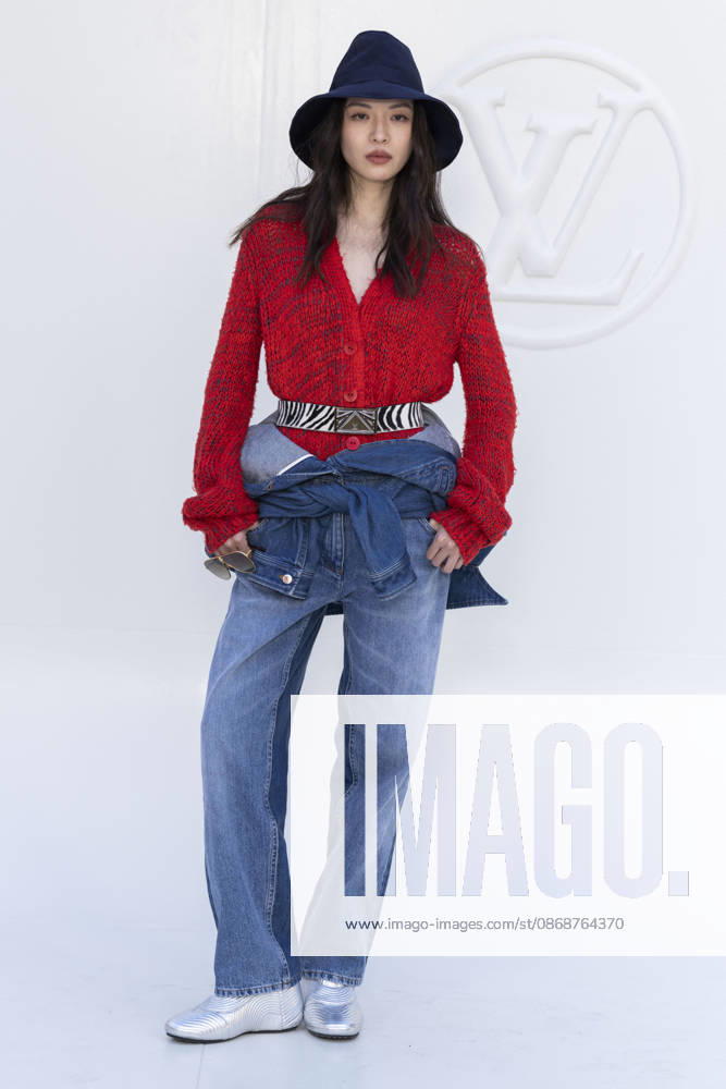 Elaine Zhong at the photocall for the Louis Vuitton Spring Summer 2027 Women’s Ready-to-Wear collection during Paris Fashion Week (PFW) at the Cité internationale universitaire de Paris, France, on October 6, 2026. Olivier Borde, Bestimage. Photocall at the Louis Vuitton Women’s Ready-to-Wear Spring Summer 2027 show as part of Paris Fashion Week on October 6, 2026, in Paris, France.