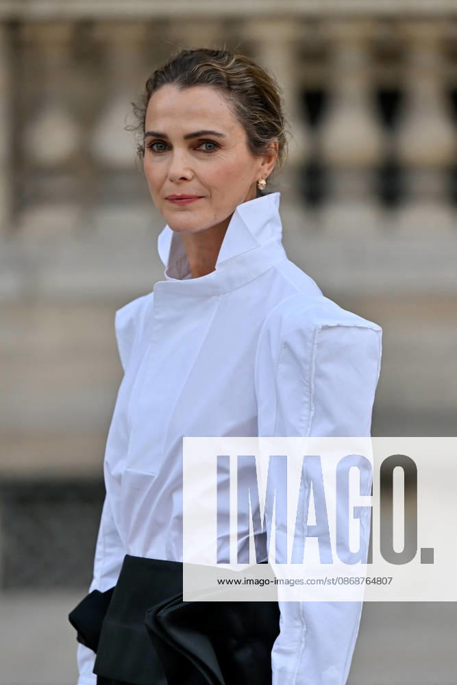 PFW Louis Vuitton Outside Arrivals Keri Russell arriving at Louis Vuitton show during Paris Fashion Week, in Paris, France on 6 October 2026. Photo by Julien Reynaud APS-Medias ABACAPRESS.COM Paris France