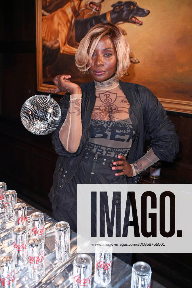 Nikeata Thompson at the COKE LIGHT EXPERIENCE X BRUCE DARNELL at Borchardt in Berlin on October 6, 2026