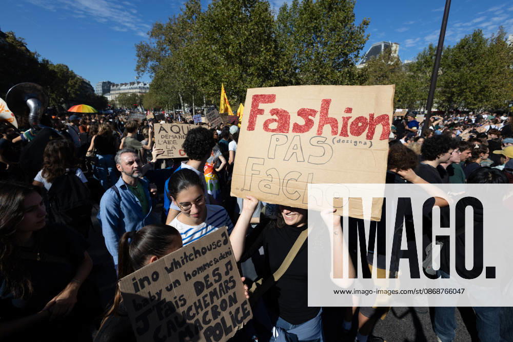 Student Demonstration - Paris RL Protesters hold signs as they take part in a demonstration as part of a nationwide day of actions called by high-school students, joined by unions and teachers, who for days have been demanding better learning conditions in protests punctuated by violent confrontations in Paris on October 6, 2026. Photo by Raphael Lafargue ABACAPRESS.COM Paris France