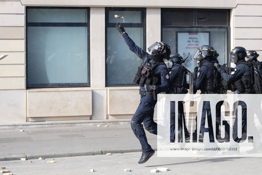 Student Demonstration - Paris RL Police forces and protesters clashes on the place de la nation on the sidelines of the students protest against the current state of public education, once again, on October 6, 2026, in Paris, France. They demand more resources for the national education system, and raise against the far right party - le Rassemblement National. Photo by Raphael Lafargue ABACAPRESS.COM Paris France