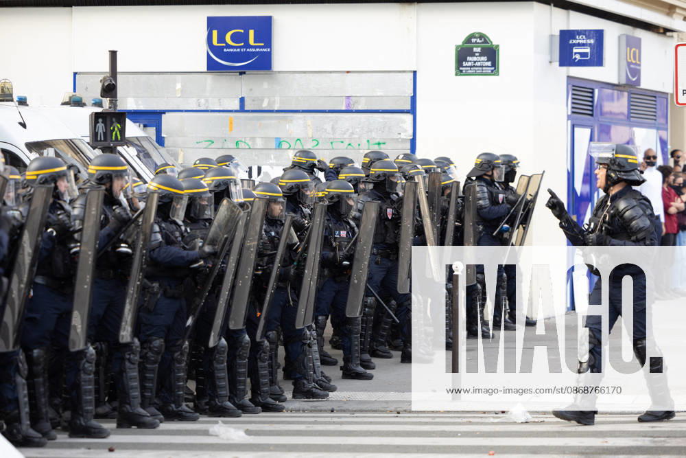Student Demonstration - Paris RL Police forces on the place de la nation during the students protest against the current state of public education, once again, on October 6, 2026, in Paris, France. They demand more resources for the national education system, and raise against the far right party - le Rassemblement National. Photo by Raphael Lafargue ABACAPRESS.COM Paris France
