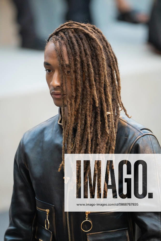PFW - Louis Vuitton Front Row - Paris US actor and singer Jaden Smith poses as she arrives ahead of the Louis Vuitton Women s Spring Summer 2027 collection fashion show as part of the Paris Fashion Week, in Paris, France on October 6, 2026. Photo by Alexis Jumeau ABACAPRESS.COM Paris France