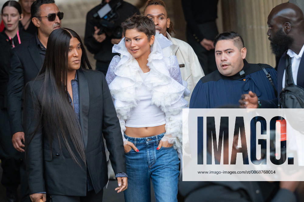 PFW - Louis Vuitton Front Row - Paris Zendaya poses as she arrives ahead of the Louis Vuitton Women s Spring Summer 2027 collection fashion show as part of the Paris Fashion Week, in Paris, France on October 6, 2026. Photo by Alexis Jumeau ABACAPRESS.COM Paris France