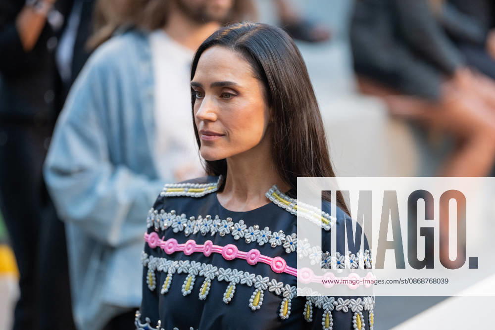 PFW - Louis Vuitton Front Row - Paris Jennifer Connelly poses as she arrives ahead of the Louis Vuitton Women s Spring Summer 2027 collection fashion show as part of the Paris Fashion Week, in Paris, France on October 6, 2026. Photo by Alexis Jumeau ABACAPRESS.COM Paris France