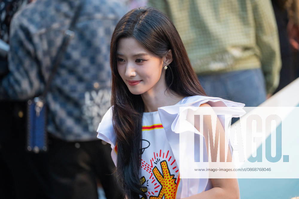 PFW - Louis Vuitton Front Row - Paris Lu Yuxiao poses as she arrives ahead of the Louis Vuitton Women s Spring Summer 2027 collection fashion show as part of the Paris Fashion Week, in Paris, France on October 6, 2026. Photo by Alexis Jumeau ABACAPRESS.COM Paris France