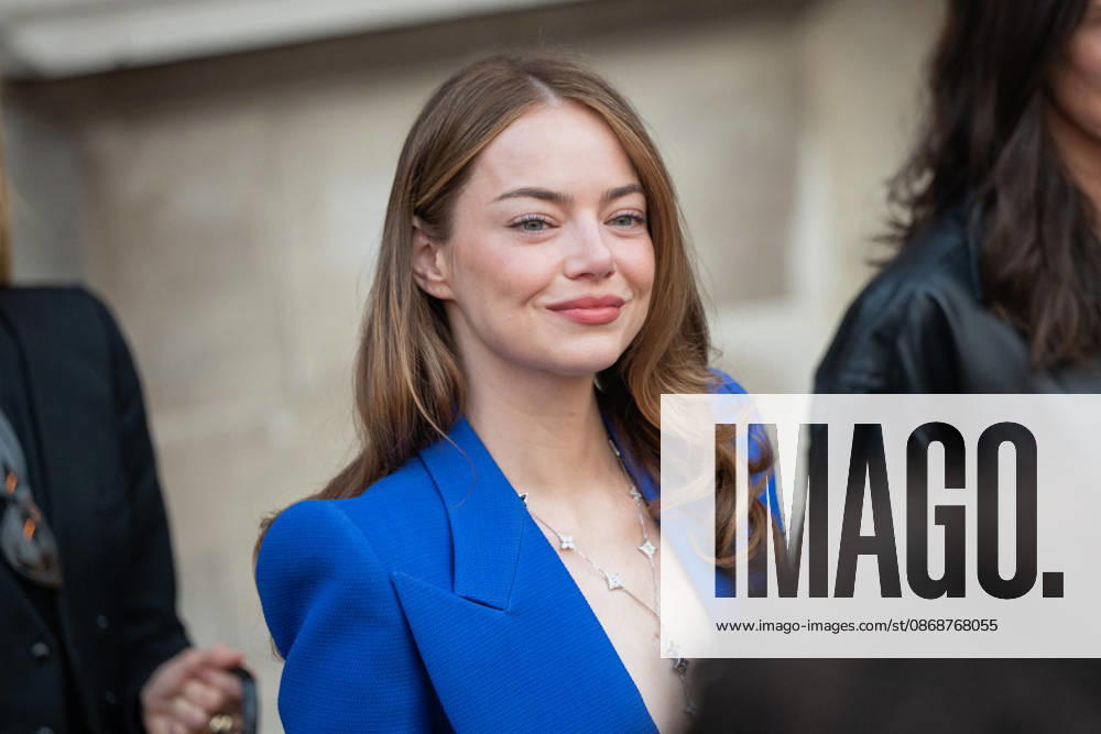 PFW - Louis Vuitton Front Row - Paris Emma Stone poses as she arrives ahead of the Louis Vuitton Women s Spring Summer 2027 collection fashion show as part of the Paris Fashion Week, in Paris, France on October 6, 2026. Photo by Alexis Jumeau ABACAPRESS.COM Paris France