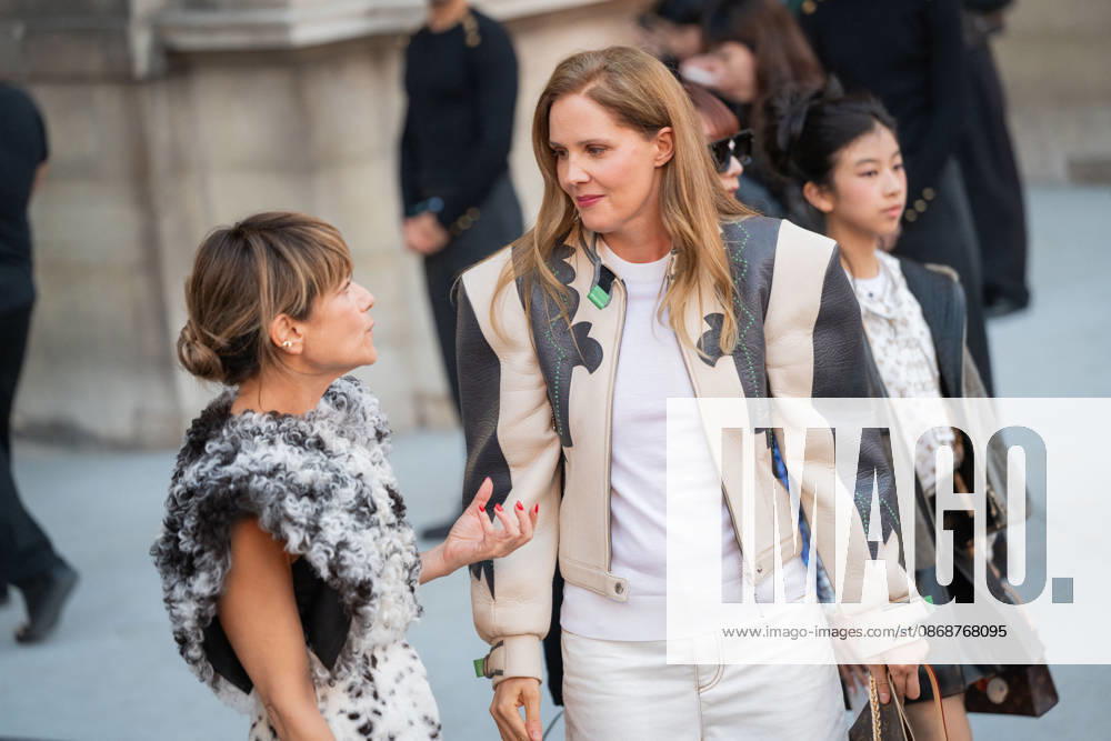 PFW - Louis Vuitton Front Row - Paris Marina Fois and Justine Triet poses as she arrives ahead of the Louis Vuitton Women s Spring Summer 2027 collection fashion show as part of the Paris Fashion Week, in Paris, France on October 6, 2026. Photo by Alexis Jumeau ABACAPRESS.COM Paris France