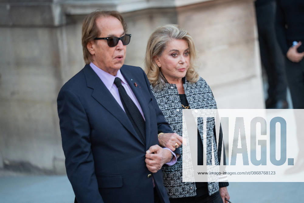 PFW - Louis Vuitton Front Row - Paris Catherine Deneuve poses as she arrives ahead of the Louis Vuitton Women s Spring Summer 2027 collection fashion show as part of the Paris Fashion Week, in Paris, France on October 6, 2026. Photo by Alexis Jumeau ABACAPRESS.COM Paris France