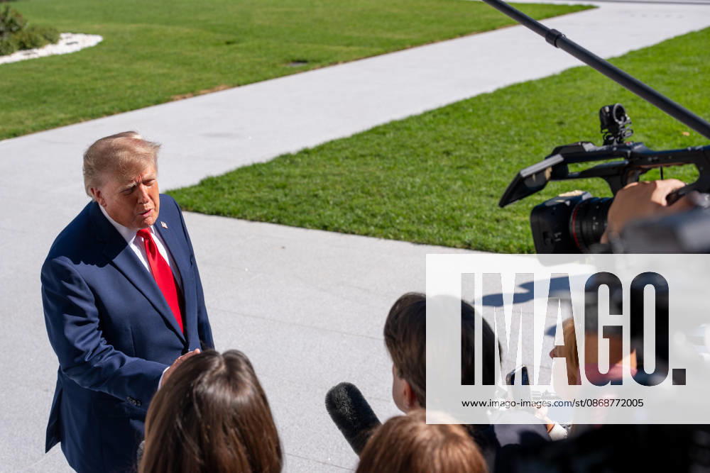 President Donald Trump departs the White House for a trip to Baltimore on October 6, 2026. President Trump was accompanied by Chief of Staff Susie Wiles and Defense Secretary Pete Hegseth. Washington USA - ZUMAl312 20261006_znp_l312_009