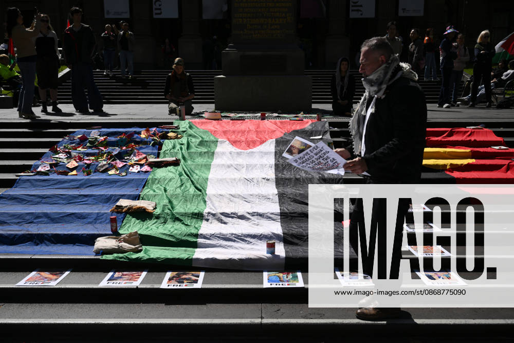 PRO-PALESTINE VIGIL, Pro-Palestine protestors hold a vigil for Gaza at the State Library Victoria in Melbourne, Wednesday, October 7, 2026. ( NO ARCHIVING MELBOURNE VICTORIA Australia