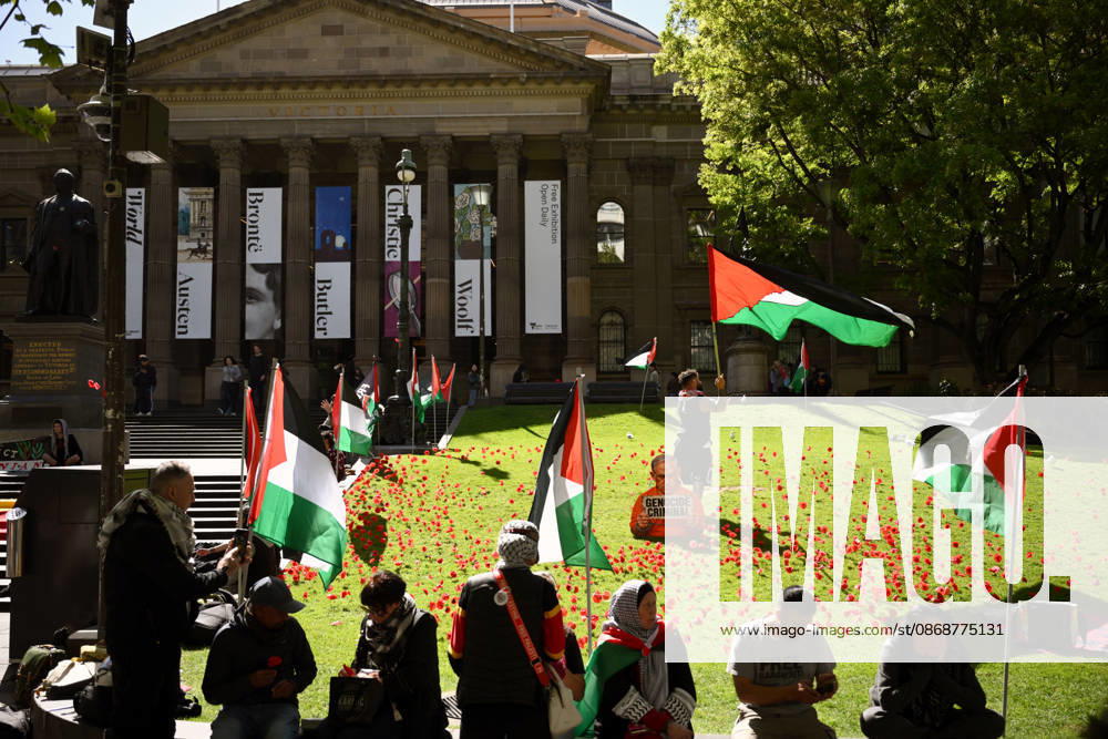 PRO-PALESTINE VIGIL, Pro-Palestine protestors hold a vigil for Gaza at the State Library Victoria in Melbourne, Wednesday, October 7, 2026. ( NO ARCHIVING MELBOURNE VICTORIA Australia