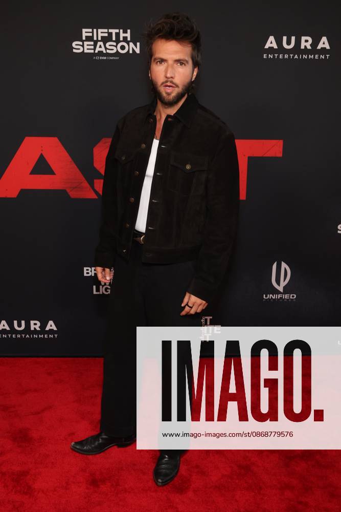 Los Angeles CA Oct 6: Guy Burnet at the film Premiere of The Beast on October6, 2026 Credit: USA - ZUMAa123 20261006_zaa_a123_170