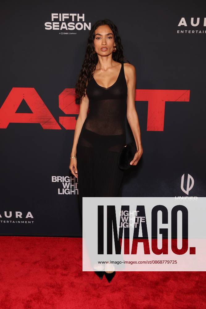 Los Angeles CA Oct 6: Kelly Gale at the film Premiere of The Beast on October6, 2026 Credit: USA - ZUMAa123 20261006_zaa_a123_192