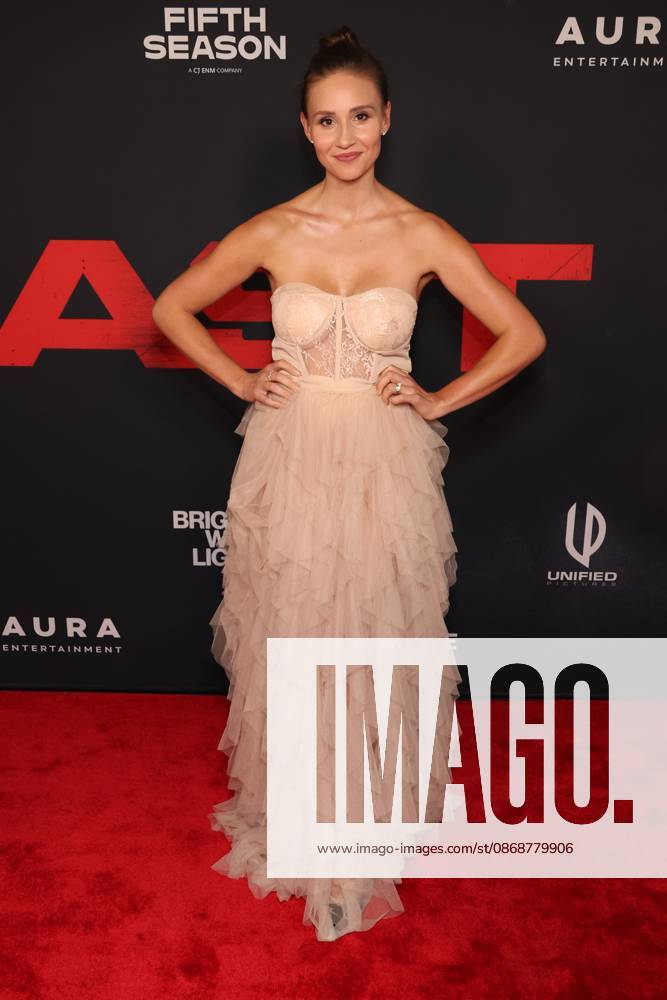 Los Angeles CA Oct 6: Johanna Harlin at the film Premiere of The Beast on October6, 2026 Credit: USA - ZUMAa123 20261006_zaa_a123_203