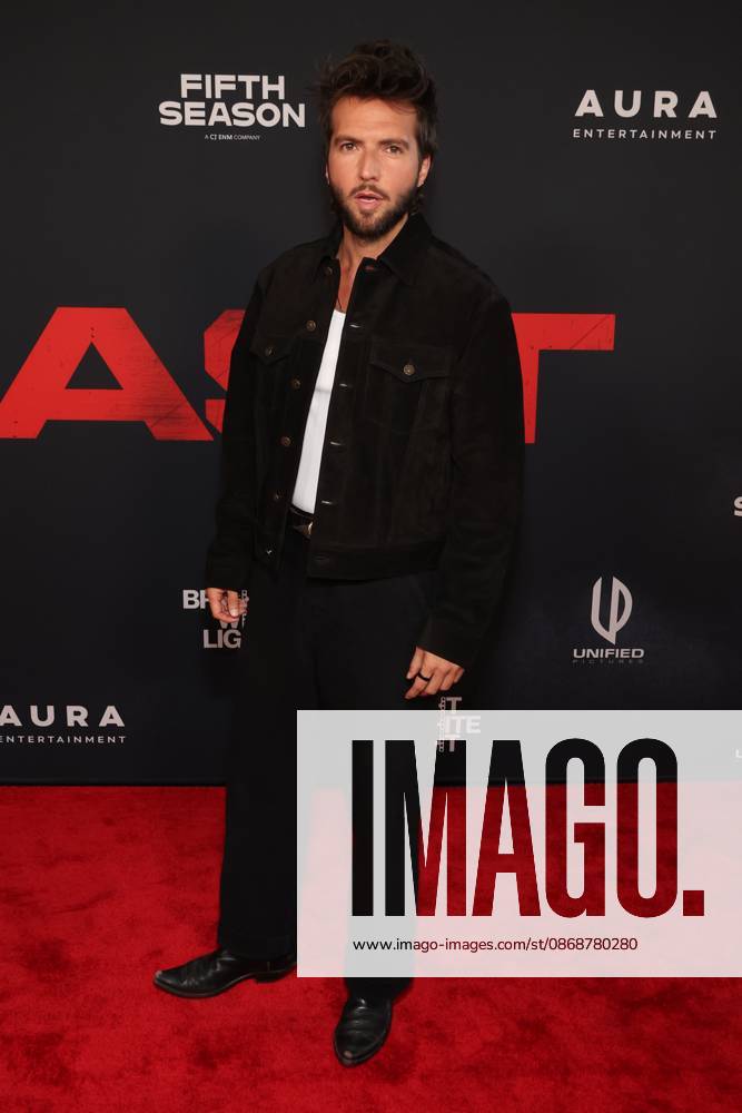 Los Angeles CA Oct 6: Guy Burnet at the film Premiere of The Beast on October6, 2026 Credit: USA - ZUMAa123 20261006_zaa_a123_164