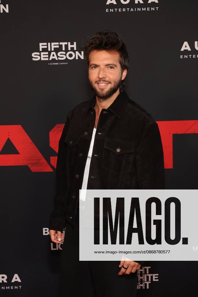 Los Angeles CA Oct 6: Guy Burnet at the film Premiere of The Beast on October6, 2026 Credit: USA - ZUMAa123 20261006_zaa_a123_185