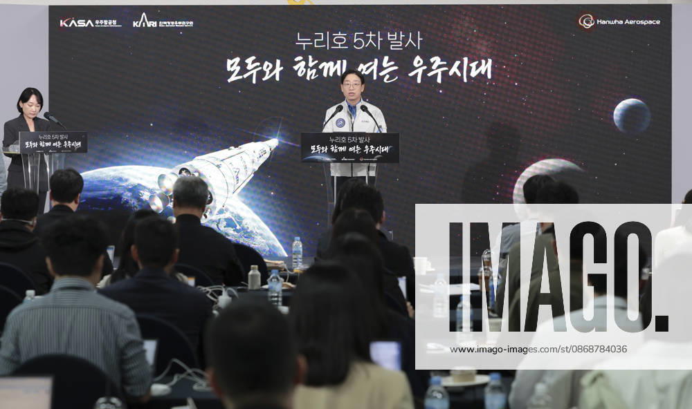 Oct 7, 2026-Goheung, South Korea-Oh Tae-seok, administrator of the Korea AeroSpace Administration (KASA), announces the homegrown Nuri rocket s launch schedule on Oct. 7, 2026, at the Naro Space Center in Goheung, about 400 kilometers south of Seou. Korea will launch its homegrown Nuri rocket at 12:25 p.m. on Wednesday, Korea AeroSpace Administration (KASA) announced. It is set to take off from the Naro Space Center in Goheung County, South Jeolla. Goheung SOUTH KOREA - ZUMAs168 20261007_zih_s168_001