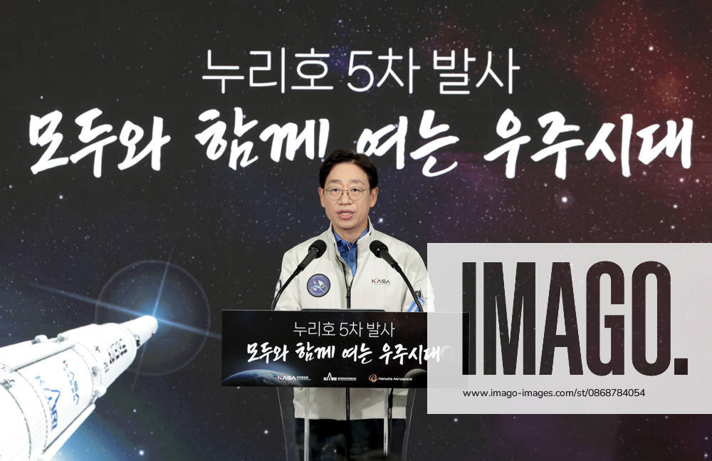Oct 7, 2026-Goheung, South Korea-Oh Tae-seok, administrator of the Korea AeroSpace Administration (KASA), announces the homegrown Nuri rocket s launch schedule on Oct. 7, 2026, at the Naro Space Center in Goheung, about 400 kilometers south of Seou. Korea will launch its homegrown Nuri rocket at 12:25 p.m. on Wednesday, Korea AeroSpace Administration (KASA) announced. It is set to take off from the Naro Space Center in Goheung County, South Jeolla. Goheung SOUTH KOREA - ZUMAs168 20261007_zih_s168_008