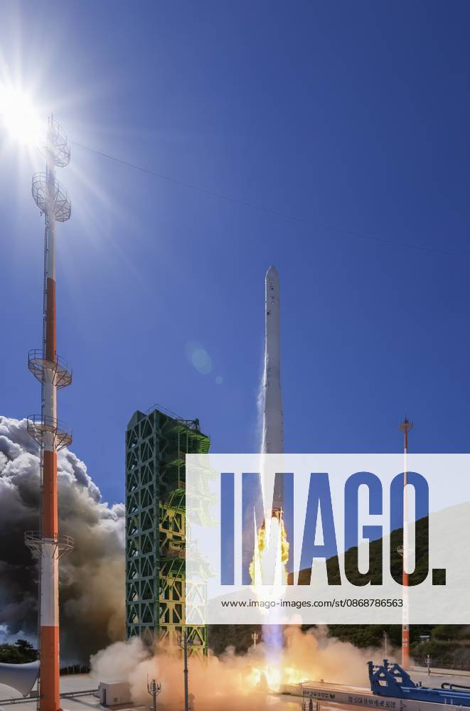 Oct 7, 2026-Goheung, South Korea-South Korea s Nuri space rocket lifts off from the Naro Space Center in Goheung, about 400 kilometers south of Seoul, on Oct. 7, 2026. South Korea launched its homegrown Nuri rocket Wednesday on its fifth flight, placing 15 satellites into orbit, including five that will form part of the country s first domestically launched microsatellite constellation. Goheung SOUTH KOREA - ZUMAs168 20261007_zih_s168_009