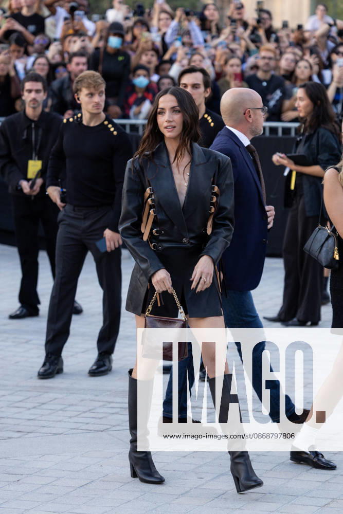 Ana De Armas at the Louis Vuitton Women s Ready-to-Wear Spring Summer 2026 Collection fashion show during Paris Fashion Week, October 6, 2026 Florian Lavielle Bestimage Celebrities at the Louis Vuitton Women’s Ready-to-Wear Spring Summer 2026 Collection fashion show during Paris Fashion Week on October 6, 2026, Paris, France