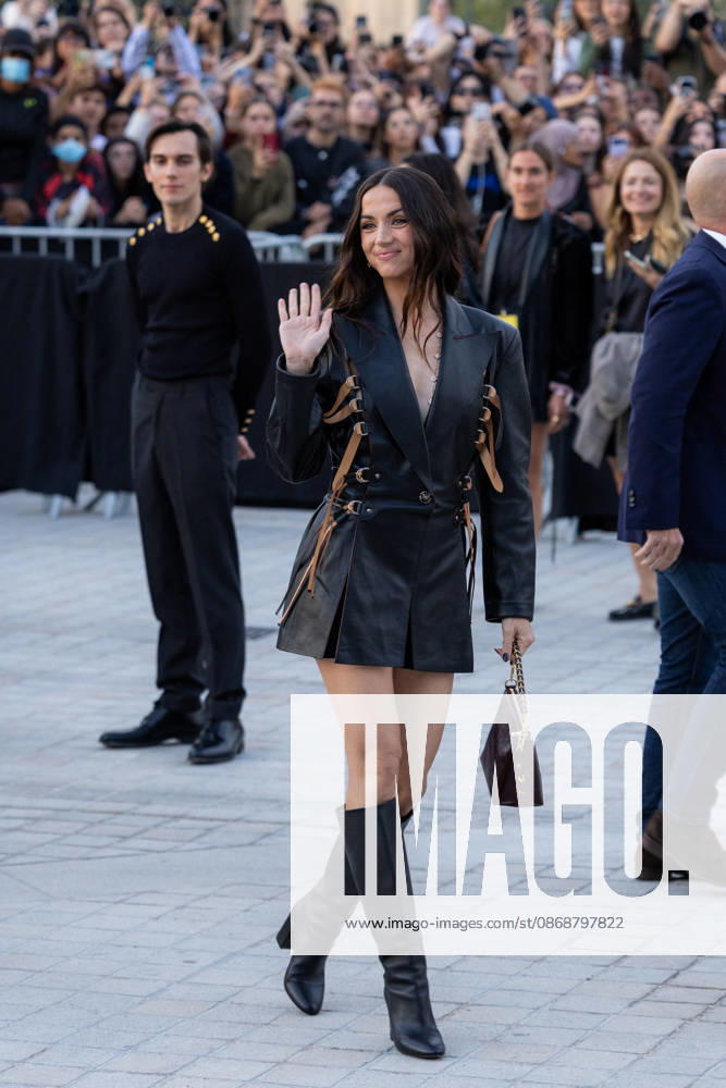 Ana De Armas at the Louis Vuitton Women s Ready-to-Wear Spring Summer 2026 Collection fashion show during Paris Fashion Week, October 6, 2026 Florian Lavielle Bestimage Celebrities at the Louis Vuitton Women’s Ready-to-Wear Spring Summer 2026 Collection fashion show during Paris Fashion Week on October 6, 2026, Paris, France
