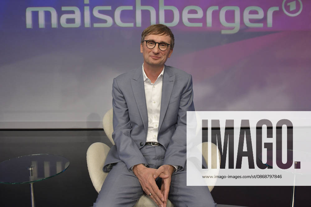 Sönke Neitzel on the ARD talk show *maischberger* at the studio in Berlin-Adlershof, Berlin, October 6, 2026 Foto:xM.xBehrensx xFuturexImagex maischberger0610_6028