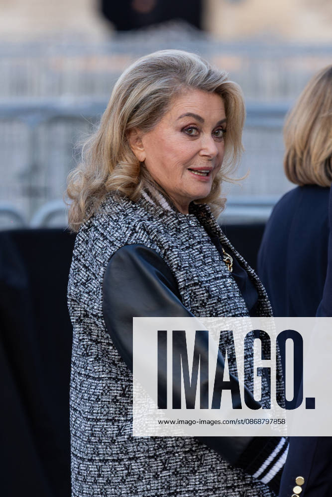 Catherine Deneuve at the Louis Vuitton Women s Ready-to-Wear Spring Summer 2026 Collection fashion show during Paris Fashion Week, October 6, 2026 Florian Lavielle Bestimage Celebrities at the Louis Vuitton Women’s Ready-to-Wear Spring Summer 2026 Collection fashion show during Paris Fashion Week on October 6, 2026, Paris, France