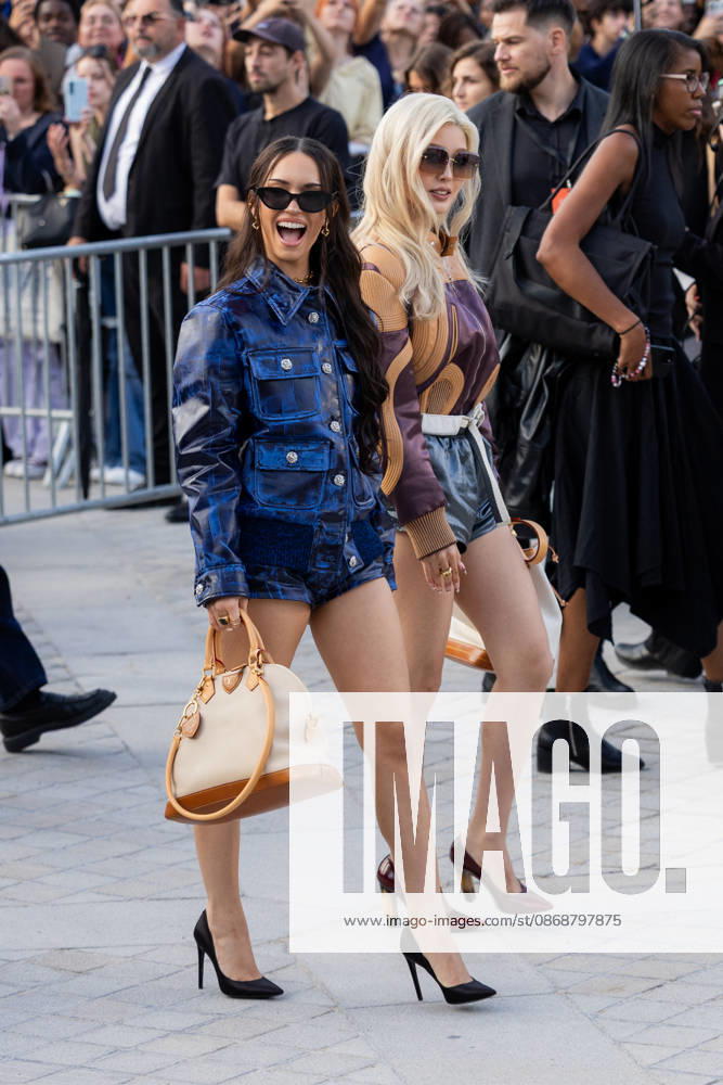 Daniela Avanzini and Yoonchae at the Louis Vuitton Women s Ready-to-Wear Spring Summer 2026 fashion show during Paris Fashion Week, October 6, 2026 Florian Lavielle Bestimage Celebrities at the Louis Vuitton Women’s Ready-to-Wear Spring Summer 2026 Collection fashion show during Paris Fashion Week on October 6, 2026, Paris, France