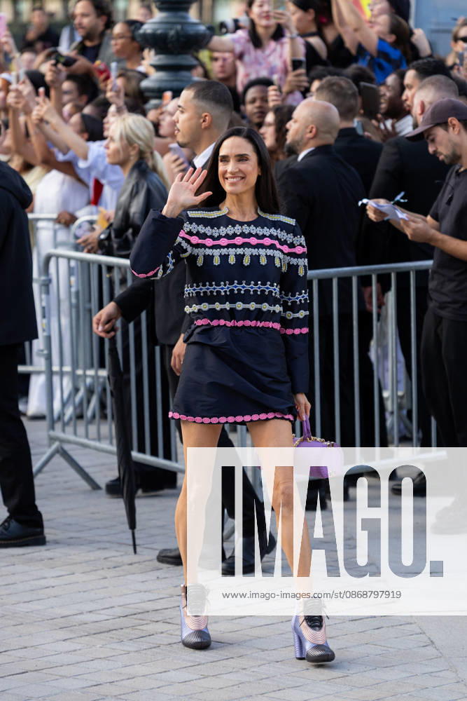 Jennifer Connelly at the Louis Vuitton Women s Ready-to-Wear Spring Summer 2026 Collection fashion show during Paris Fashion Week, October 6, 2026 Florian Lavielle Bestimage Celebrities at the Louis Vuitton Women’s Ready-to-Wear Spring Summer 2026 Collection fashion show during Paris Fashion Week on October 6, 2026, Paris, France