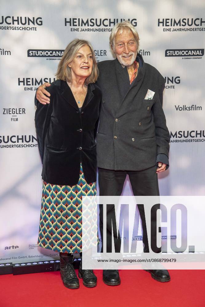 ABB HEIMSUCHUNG: Lars Eidinger walks the red carpet at the German premiere of Volker Schloendorff s film *Heimsuchung* at Kino International on October 6, 2026, in Berlin, Germany