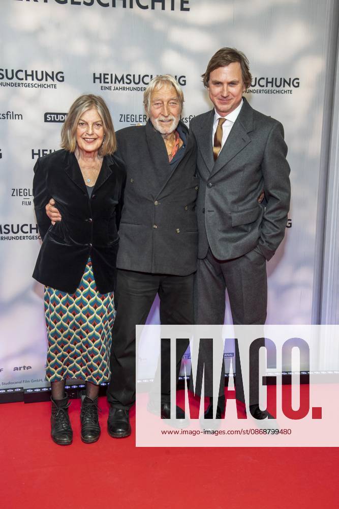 ABB HEIMSUCHUNG: Lars Eidinger walks the red carpet at the German premiere of Volker Schloendorff s film *Heimsuchung* at Kino International on October 6, 2026, in Berlin, Germany