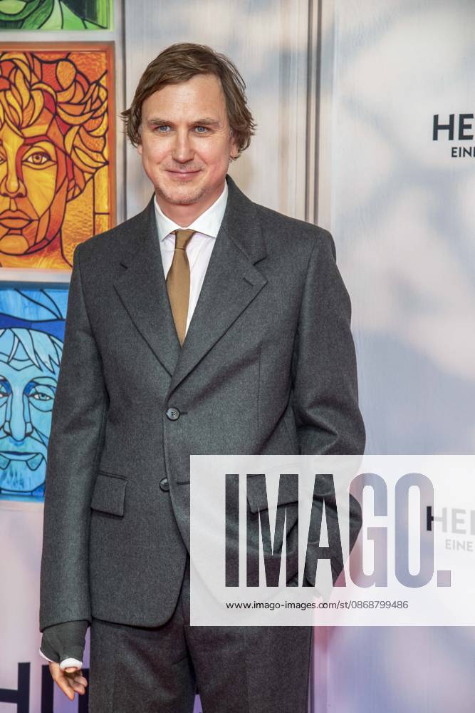 ABB HEIMSUCHUNG: Lars Eidinger walks the red carpet at the German premiere of Volker Schloendorff s film *Heimsuchung* at Kino International on October 6, 2026, in Berlin, Germany