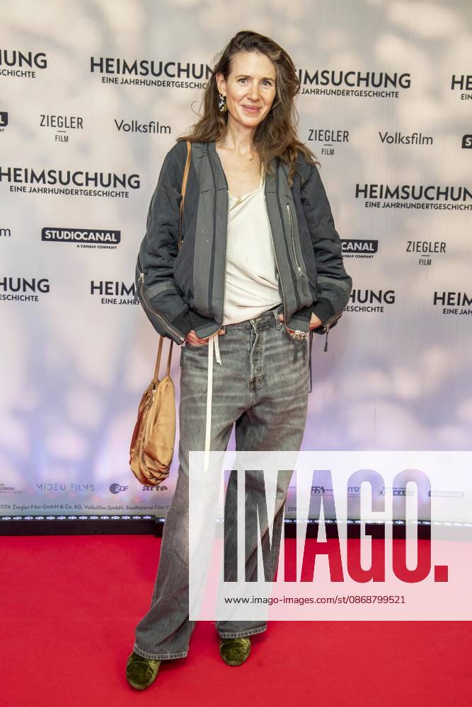 ABB HEIMSUCHUNG : Julia Malik walks the red carpet at the German premiere of Volker Schloendorff s film Heimsuchung at Kino International on October 6, 2026, in Berlin, Germany