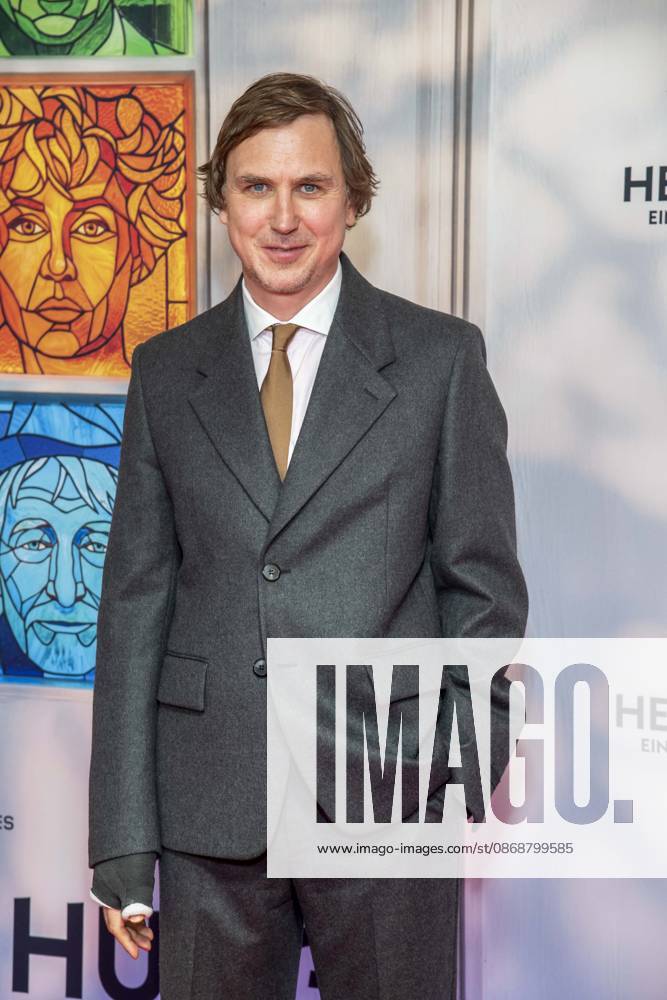 ABB HEIMSUCHUNG: Lars Eidinger walks the red carpet at the German premiere of Volker Schloendorff s film *Heimsuchung* at Kino International on October 6, 2026, in Berlin, Germany