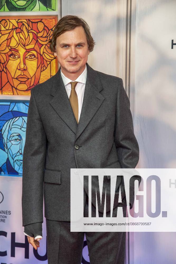 ABB HEIMSUCHUNG: Lars Eidinger walks the red carpet at the German premiere of Volker Schloendorff s film *Heimsuchung* at Kino International on October 6, 2026, in Berlin, Germany