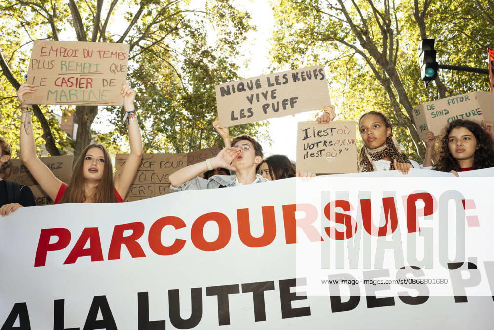High School And University Student Protest - Toulouse High school pupils behind the banner, chanting - No to the struggle for places, yes to the class struggle. Protests by secondary school pupils and students calling for improvements to their living and learning conditions, supported by the trade unions CGT, FO, FSU and Solidaires. France, Toulouse, 6 October 2026. Photo by Patricia Huchot-Boissier AbacaPress.com. Toulouse OCCITANIE France