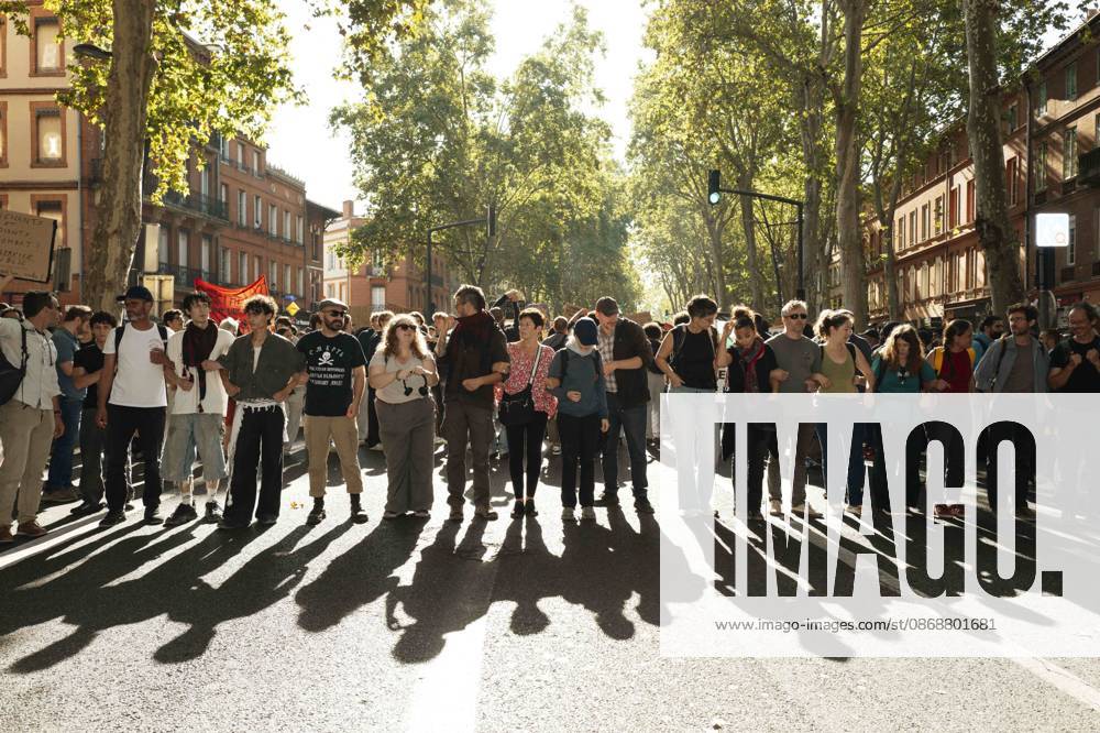 High School And University Student Protest - Toulouse Parents and political activists at the forefront, standing in front of the secondary school pupils. Protests by secondary school pupils and students calling for improvements to their living and learning conditions, supported by the trade unions CGT, FO, FSU and Solidaires. France, Toulouse, 6 October 2026. Photo by Patricia Huchot-Boissier AbacaPress.com. Toulouse OCCITANIE France