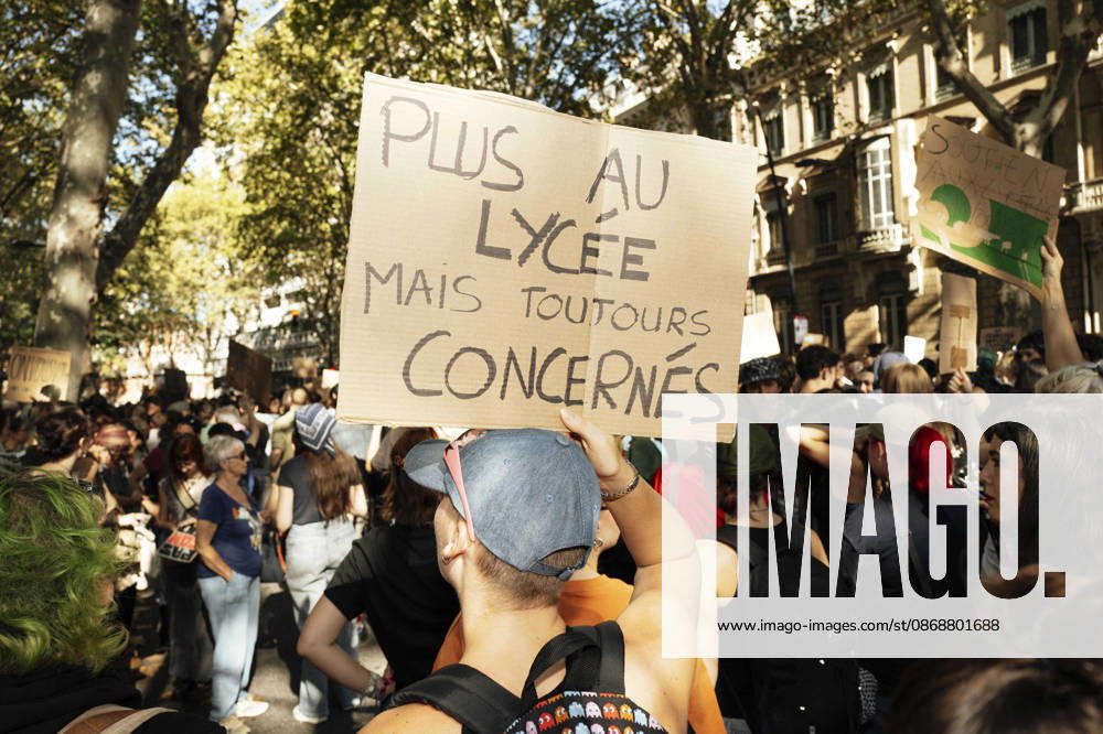 High School And University Student Protest - Toulouse A placard – No longer at school, but still involved. Protests by secondary school pupils and students calling for improvements to their living and learning conditions, supported by the trade unions CGT, FO, FSU and Solidaires. France, Toulouse, 6 October 2026. Photo by Patricia Huchot-Boissier AbacaPress.com. Toulouse OCCITANIE France