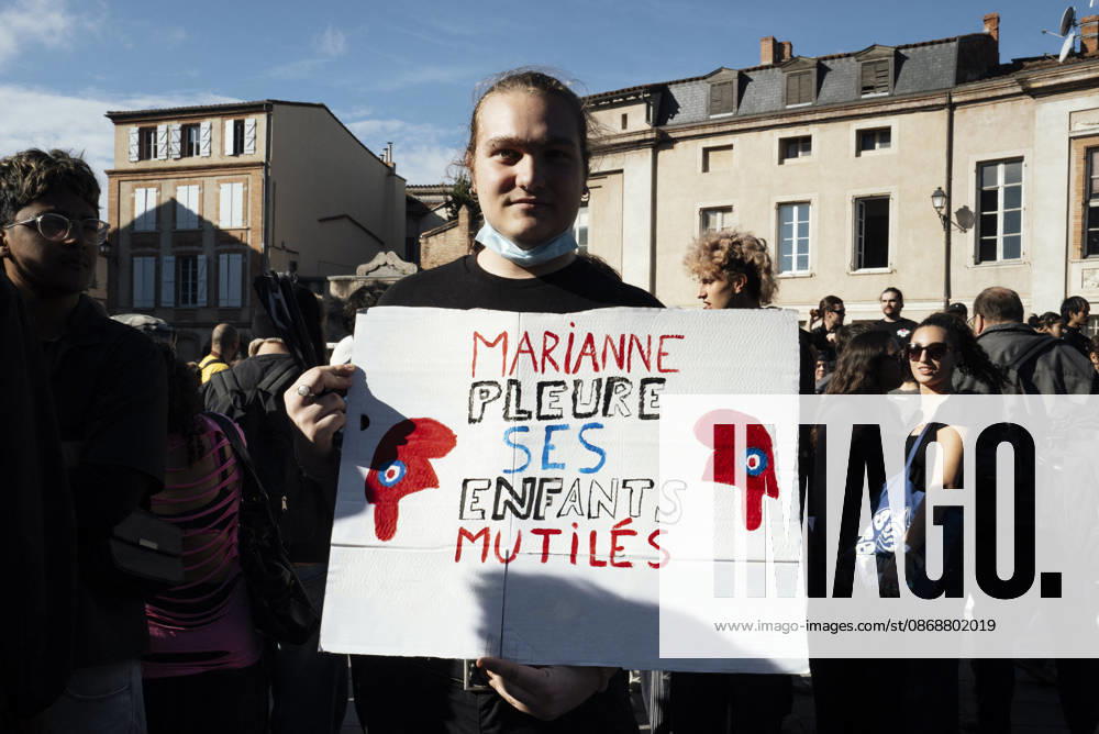 High School And University Student Protest - Toulouse A secondary school pupil holding a placard - Marianne weeps for her mutilated children. Protests by secondary school pupils and students calling for improvements to their living and learning conditions, supported by the trade unions CGT, FO, FSU and Solidaires. France, Toulouse, 6 October 2026. Photo by Patricia Huchot-Boissier AbacaPress.com. Toulouse OCCITANIE France