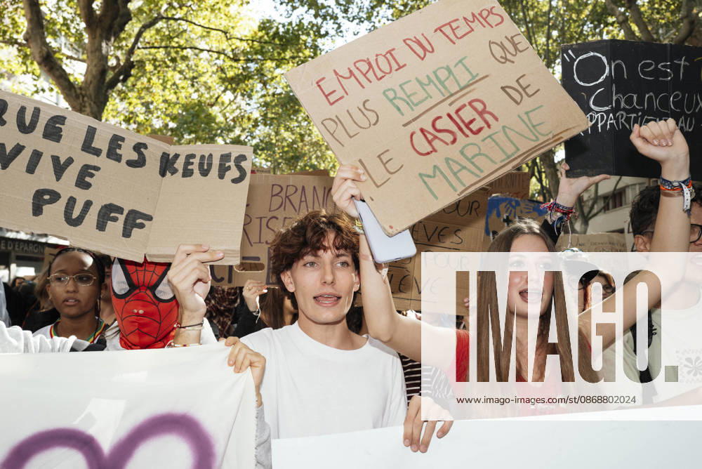 High School And University Student Protest - Toulouse High school pupils holding placards – A timetable busier than Marine s locker – Fuck the cops, long live the stoners. Protests by secondary school pupils and students calling for improvements to their living and learning conditions, supported by the trade unions CGT, FO, FSU and Solidaires. France, Toulouse, 6 October 2026. Photo by Patricia Huchot-Boissier AbacaPress.com. Toulouse OCCITANIE France