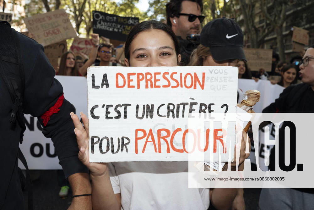 High School And University Student Protest - Toulouse A student holding a placard – Do you think depression counts as a criterion? - For Parcoursup. Protests by secondary school pupils and students calling for improvements to their living and learning conditions, supported by the trade unions CGT, FO, FSU and Solidaires. France, Toulouse, 6 October 2026. Photo by Patricia Huchot-Boissier AbacaPress.com. Toulouse OCCITANIE France