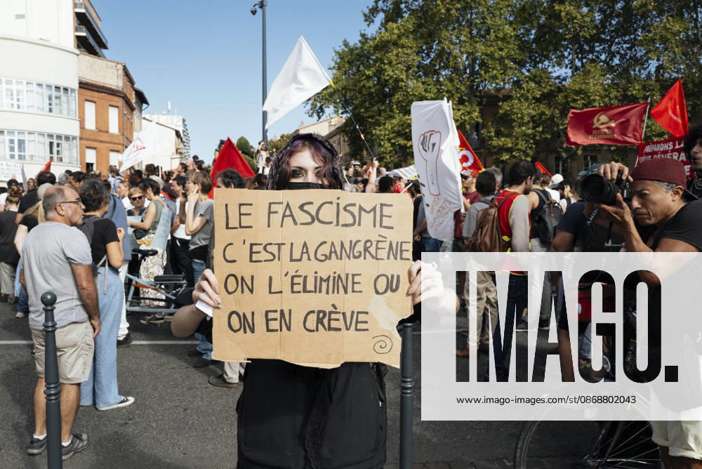 High School And University Student Protest - Toulouse A protester holding a placard – Fascism is a cancer; we must root it out or we’ll perish. Protests by secondary school pupils and students calling for improvements to their living and learning conditions, supported by the trade unions CGT, FO, FSU and Solidaires. France, Toulouse, 6 October 2026. Photo by Patricia Huchot-Boissier AbacaPress.com. Toulouse OCCITANIE France