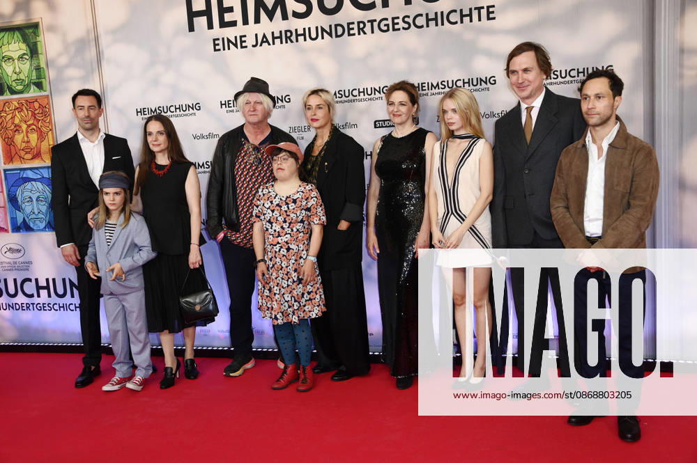 Matthias Hungerbühler, Pelle Bo Winkler, Stella Denis Winkler, Detlev Buck, Nele Winkler, Susanne Wolff, Martina Gedeck, Maria Matschke Engel, Lars Eidinger, and Ludwig Trepte at the premiere of the film *Heimsuchung* at Kino International in Berlin, October 6, 2026 Foto:xN.xKubelkax xFuturexImagex heimsuchung_6033