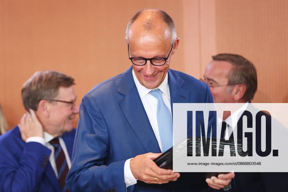 Berlin, Germany, October 7, 2026, Federal Chancellery, 61st Cabinet Meeting: Federal Chancellor Friedrich Merz (CDU) arrives, followed by Federal Minister of Foreign Affairs Johann Wadephul (CDU) and Federal Minister of Defense Boris Pistorius (SPD)