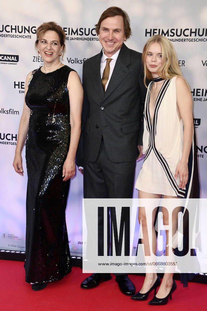 Martina Gedeck, Lars Eidinger, and Maria Matschke Engel at the premiere of the film *Heimsuchung* at Kino International in Berlin, October 6, 2026 Foto:xN.xKubelkax xFuturexImagex heimsuchung_6057