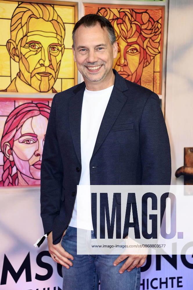 Sebastian Fitzeck at the premiere of the movie *Heimsuchung* at Kino International in Berlin, October 6, 2026 Foto:xN.xKubelkax xFuturexImagex heimsuchung_6068