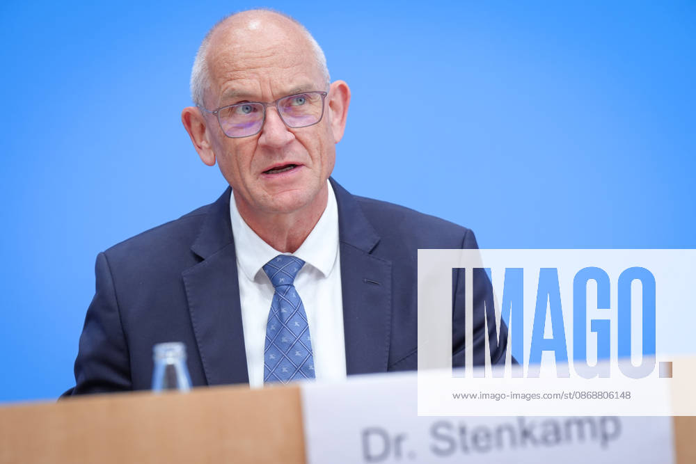 Federal Press Conference, Presentation of the Study on Artificial Intelligence Security in the German Economy Dr. Dirk Stenkamp at the presentation of the study on artificial intelligence security in the German economy: Risks, AI security incidents, and protective measures at the Federal Press Conference, Berlin, October 7, 2026, Berlin, Berlin, Germany
