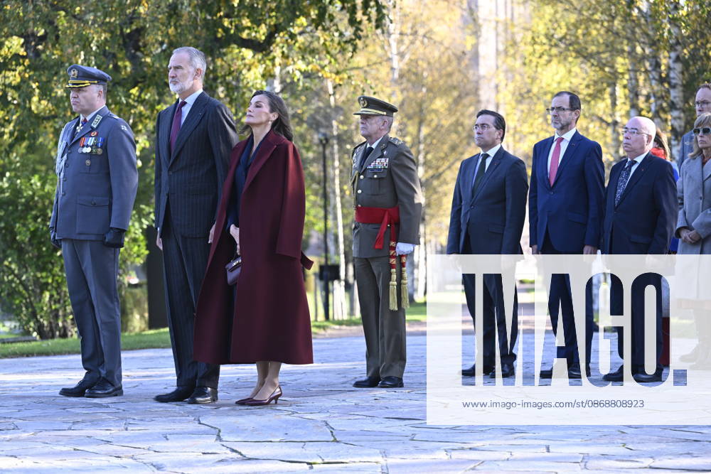 Spain s King Felipe and Queen Letizia take part in a wreath-laying ceremony at the Hietaniemi Cemetery in Helsinki, Finland, on October 7, 2026. Spain s King Felipe and Queen Letizia are on a two-day state visit to Finland. - HEIKKI SAUKKOMAA Helsinki Finland