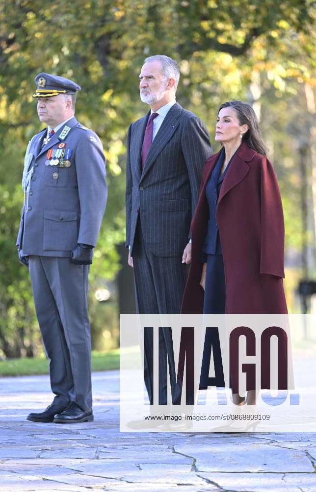 LKS 20261007 Spain s King Felipe and Queen Letizia take part in a wreath-laying ceremony at the Hietaniemi Cemetery in Helsinki, Finland, on October 7, 2026. Spain s King Felipe and Queen Letizia are on a two-day state visit to Finland. - HEIKKI SAUKKOMAA Helsinki Finland
